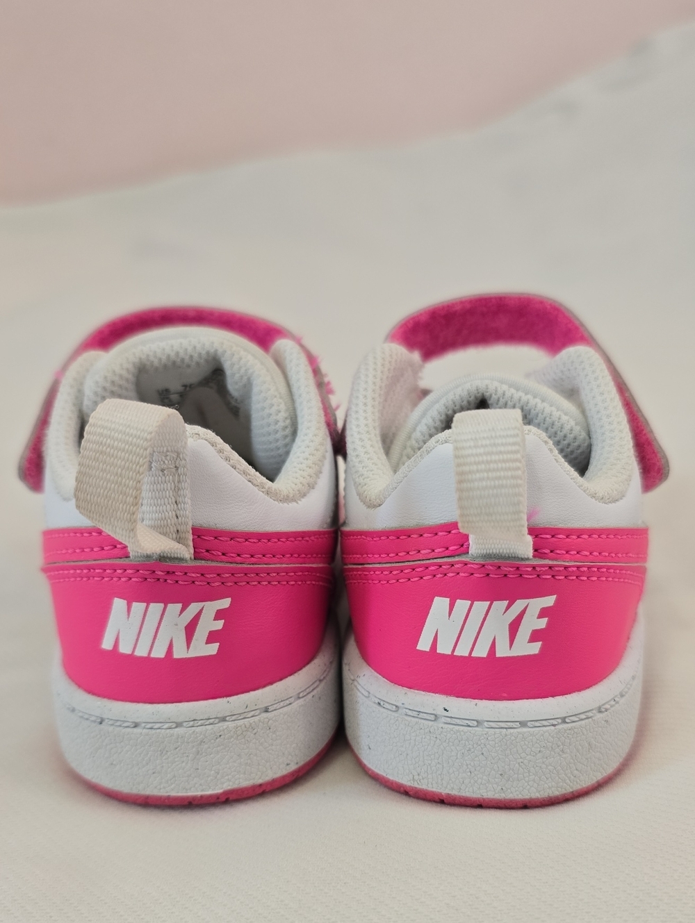 Nike Girl Shoes Size: 7C - Picture 5 of 17